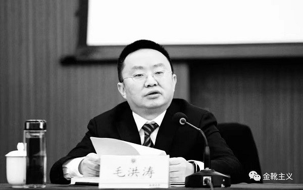 张雪峰得罪的，是一个根深蒂固的利益阶群