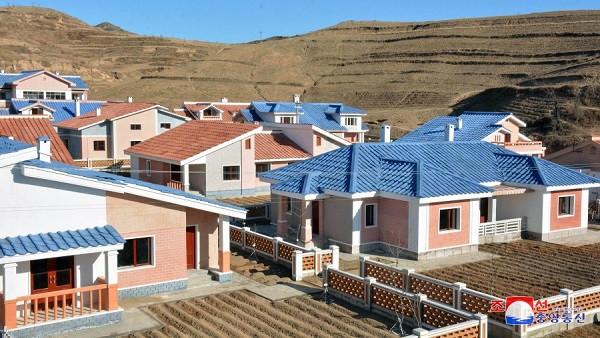 朝鲜:平壤市和平安北道、咸镜北道、咸镜南道一些农村喜乔迁