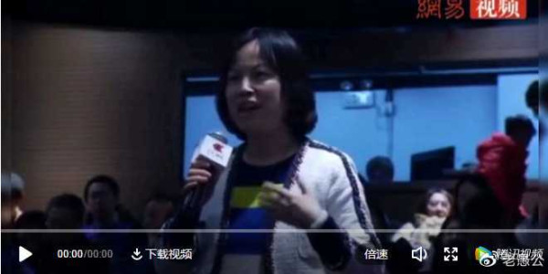 有些人总觉得美国的月亮更圆一点,张文宏就是典型