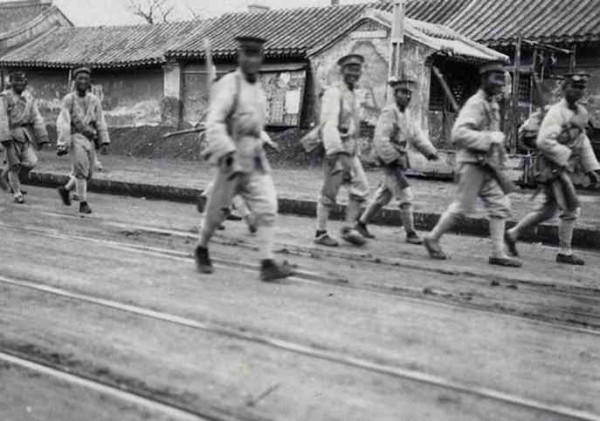 超级工程一览：民国范儿——姜文这番话，为何让公知张鸣勃然大怒？