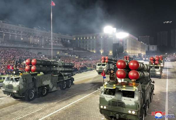 庆祝伟大的祖国解放战争胜利70周年阅兵式隆重举行