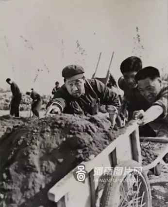 艰难奠基，新中国前三十年史诗般波澜壮阔的工业史（中）