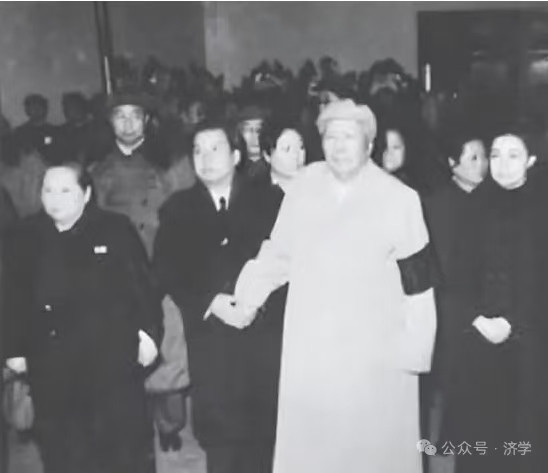 李克勤|有人以为毛主席逝世了不能说话了就来欺负他：像话吗？如意算盘能得逞吗？