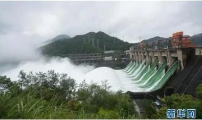 新安江水库9孔全开泄洪，毛时代的水利成就让"小人"闭嘴啦！