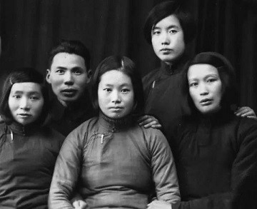 从童养媳，到省委书记