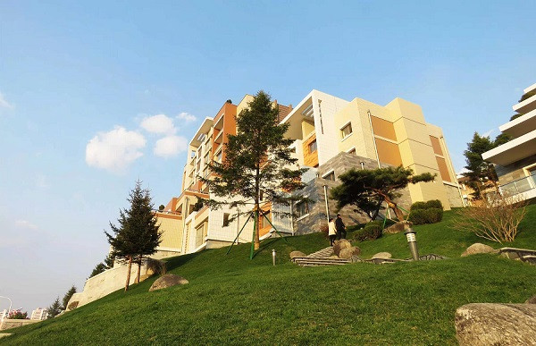 朝鲜：在平壤新的梯田式住宅区